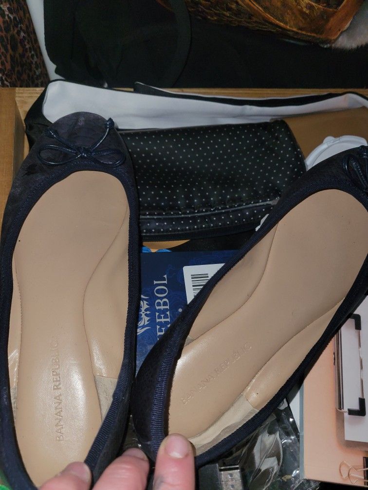 71/2 Banana Republic Flats Navy Blue Like New