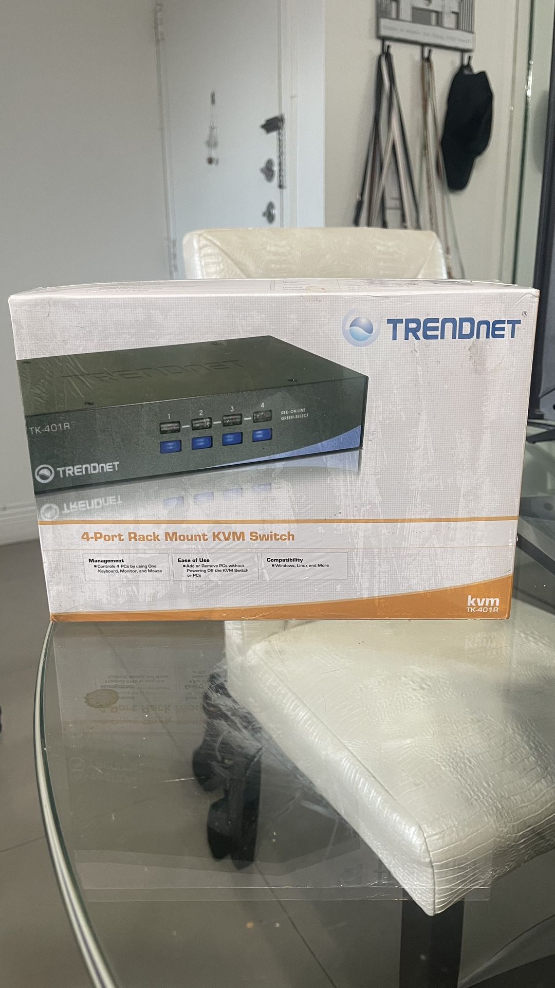 TRENDNET TK-401R 4-PORT RACK MOUNT KVM SWITCH