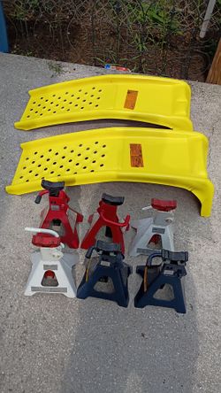 Selling 1 pair of car ramps  &  (6 ) Jack stands 3 ton .great condition!