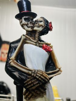 Wedding Skeleton Skull Bride & Groom Figurine