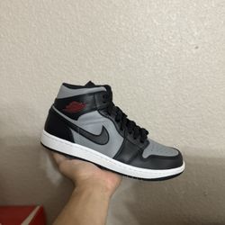 DS Jordan 1 Mid Shadow Red size 8 