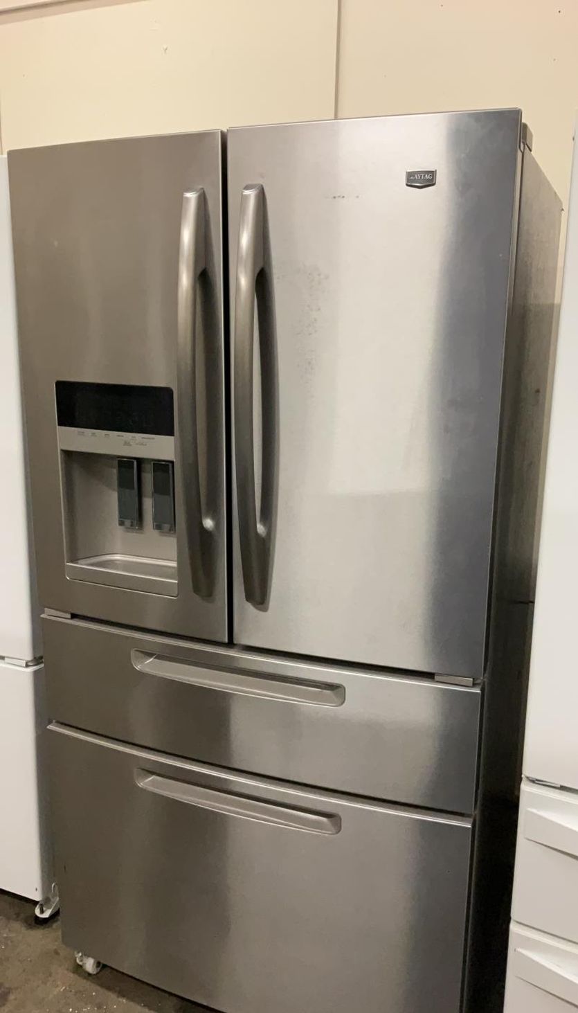 Maytag French Door Counter Depth Stainless Steel Fridge
With Fingerprint Resistant