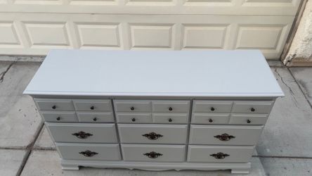 Light Gray 9-Drawer Dresser