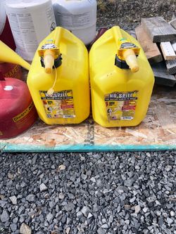 No spill 5g Diesel cans