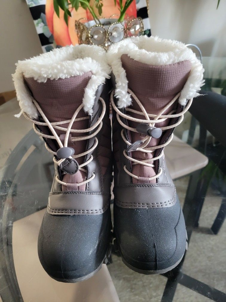 Girl SNOW BOOTS size 13