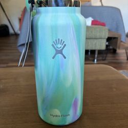 **NEW** Hydro Flask 32 Oz Wide Flex Straw Cap Bottle