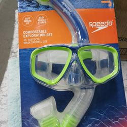 NEW SPEEDO SWIMMING SET