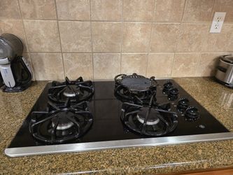 GE® 30" Built-In Gas Cooktop
Model #:JGP337SEJSS