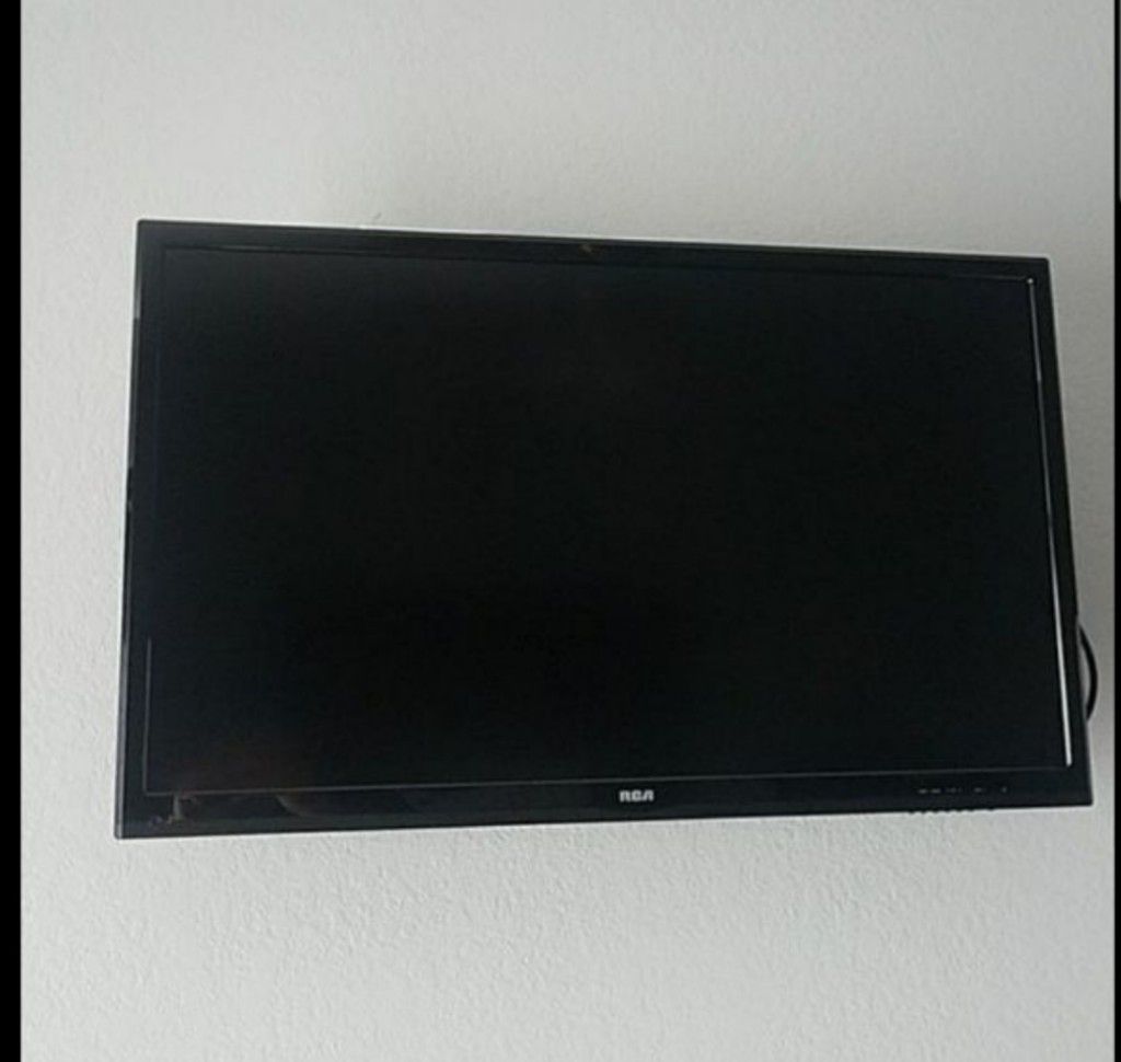Free 32 inch RCR TV flatscreen