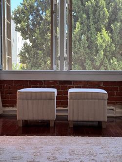 Classic square storage ottomans
