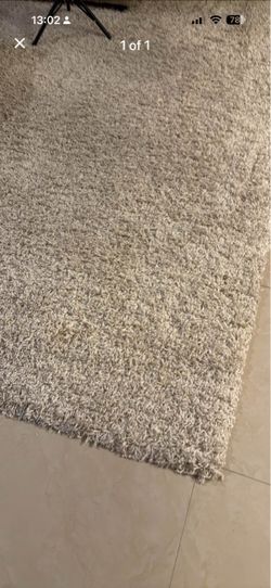 Carpet ivory in great condition 91×120"