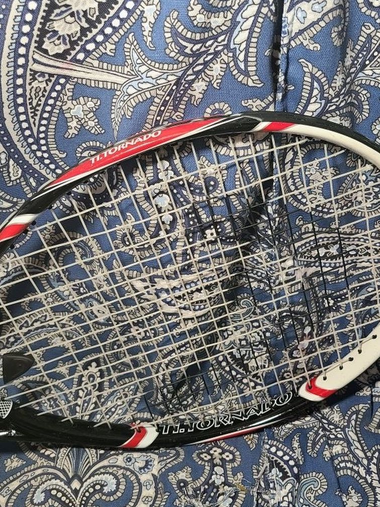 Tornado tennis racket