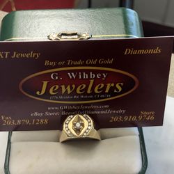 14 Kt Gold & Diamond Gents Ring 