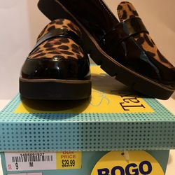 Women's Shoes Black Patent Leather with Faux Leopard Print Sophia Taylor Size 9