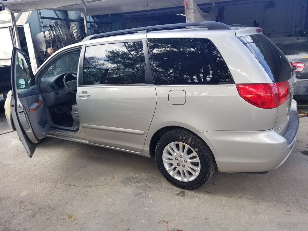 2010 Toyota Sienna