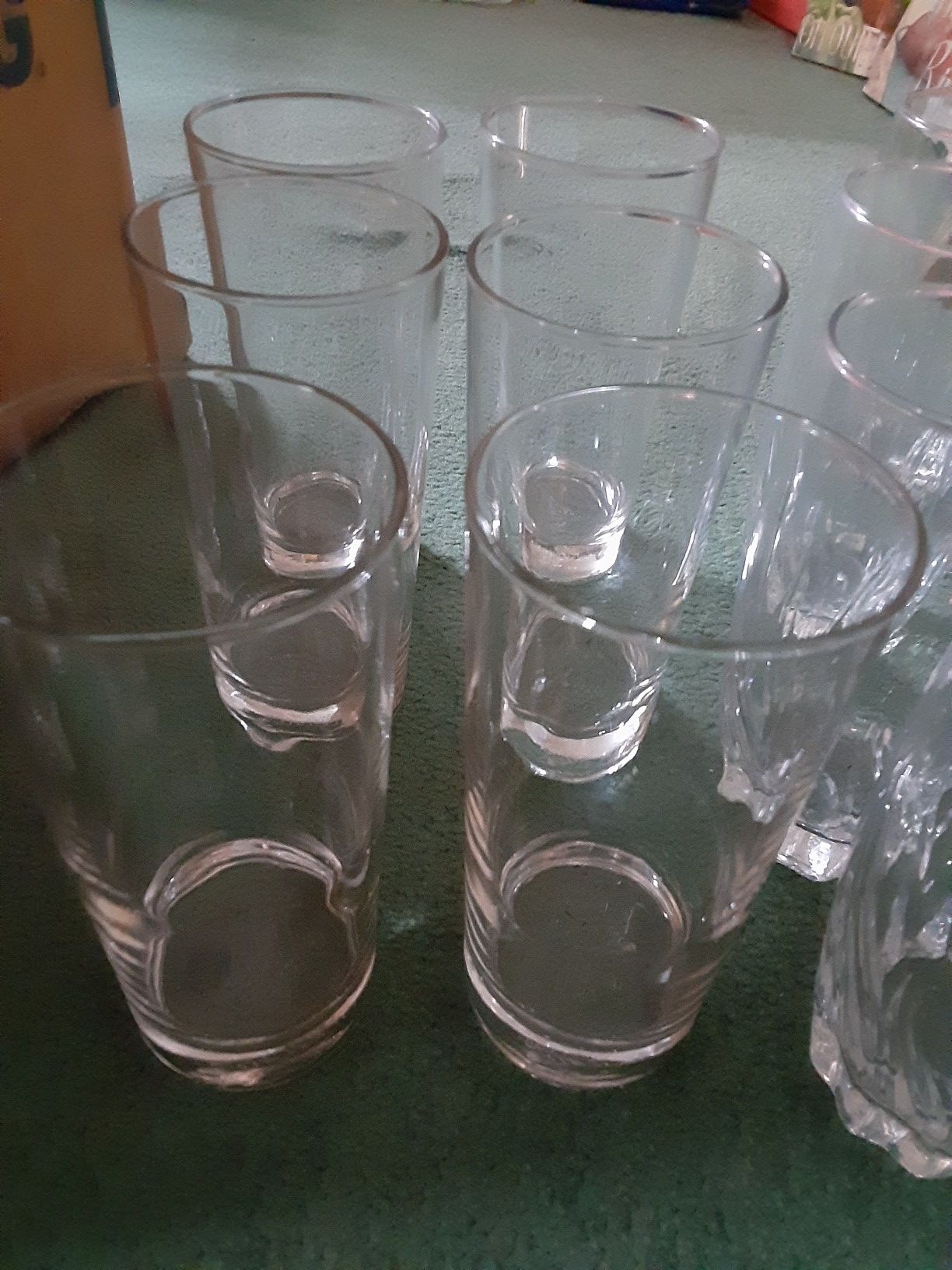 2 sets of glass cups