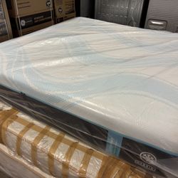 KING MATTRESS TEMPURPEDIC LUXE BREEZE MEDIUM HYBRID 