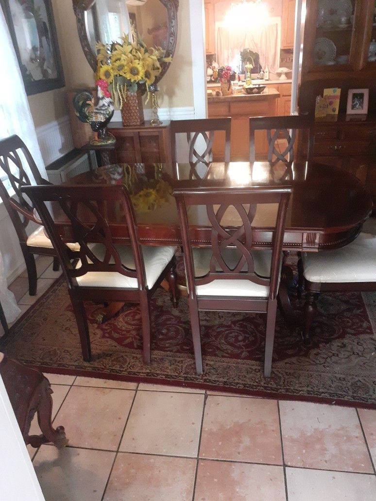 Dinning Table And 6 Chairs