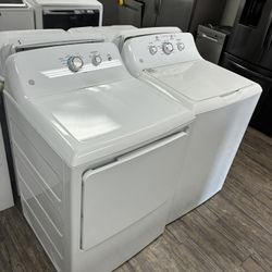 G.E Washer w/Agitator & Electric Dryer in White Set