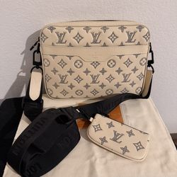 Louis Vuitton Messenger Bag(Original)