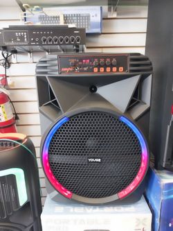 Altavoz portátil con micrófono y control remoto por $130.