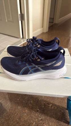 Used ASICS women's kayano 31 size 8