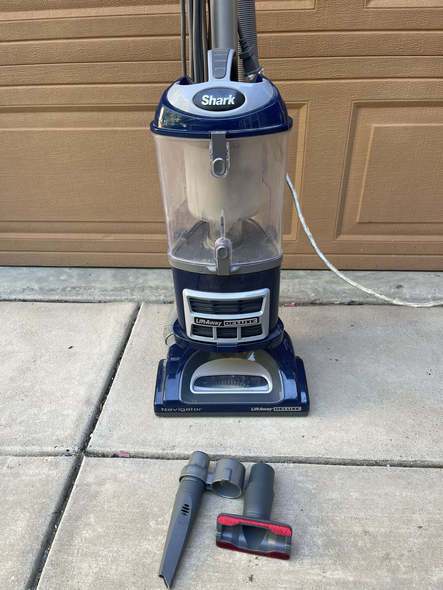 Shark navigator Deluxe Vacuum 