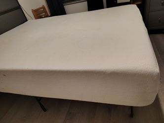 (FREE) Queen Mattress  Memory Foam/Gel