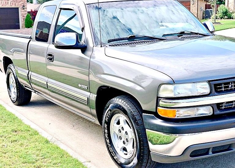 ֆ12OO 4WD CHEVY SILVERADO 4WD