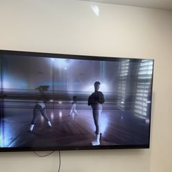 83” Sony Bravia 4K – Damaged Screen / Still Works