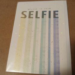 The Art File Card  "Selfie " 