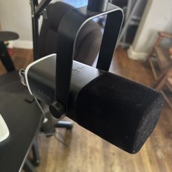 Fifine Gaming Mic (Changeable lights) W/ Boom Arm