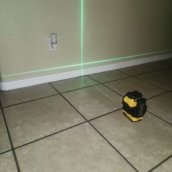 Dewalt 20V Green LASER cross line 180 ft TOOL ONLY $200 Firm