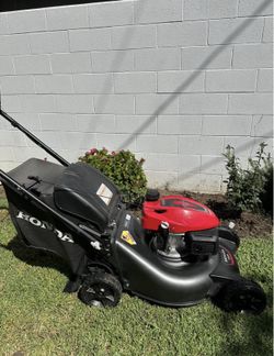 Lawnmower Honda HRN216 Gas Lawn Mower Self Propelled