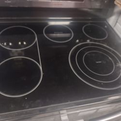 Price reduced for quick sale, Samsung double ovens.Stainless steel flat top works.Good 30 day, warranty delivery available.This is a great deal.Electr