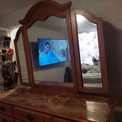 8 Drawer Dresser With Night Stand 