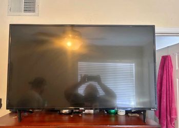 43” inc Roku  smart tv