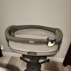Chicco Close to You 3-in-1 Bedside Bassinet plus Diaper Caddy (separate accessory)Incl.