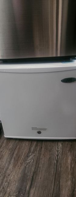 Mini fridge, and Mini freezer