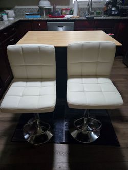 Kitchen Island, Bar Stools & Rug