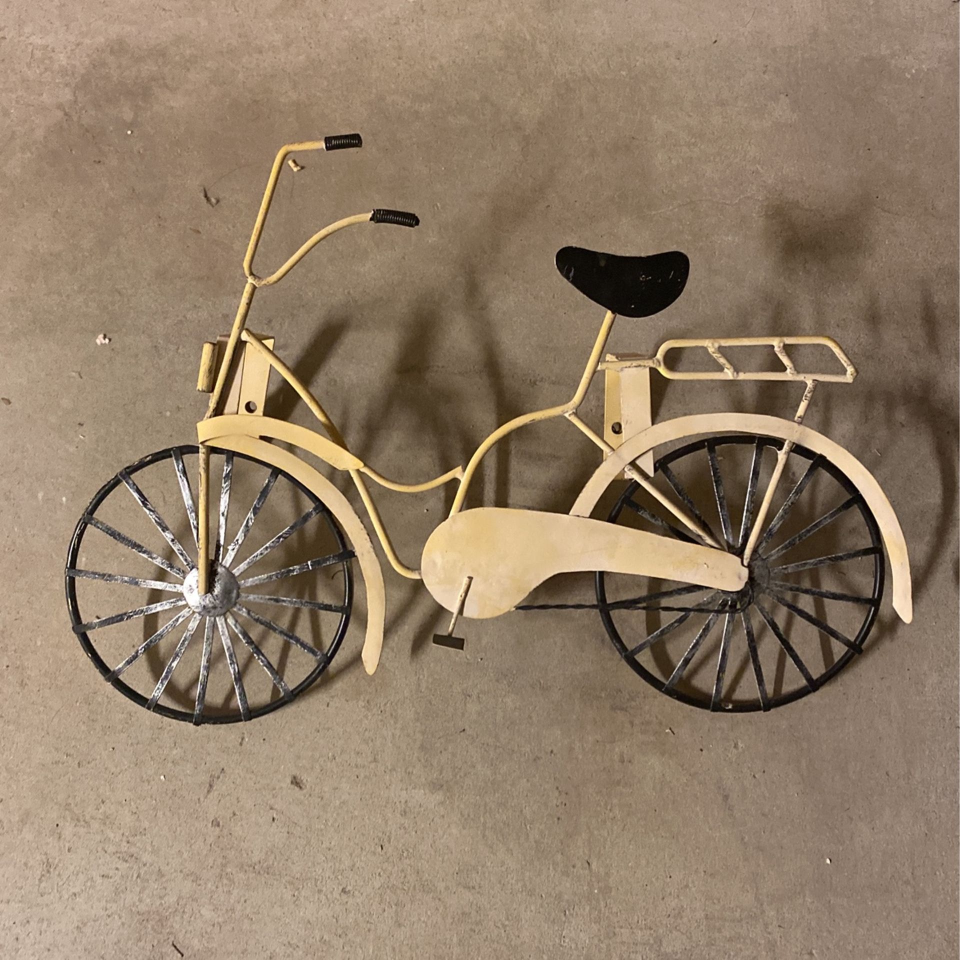 Vintage Bike Door Decor 