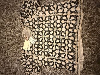 Solitaire Black Cream Crochet Floral Top Size XL New With Tags