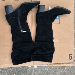 I Am Selling This Long Leather Boot For The Women Like New 