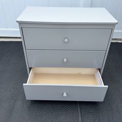 Dresser/ Skylar 3 Drawer Dresser/ Baby/ Nursery/ furniture/ clothes/ closet/ New
