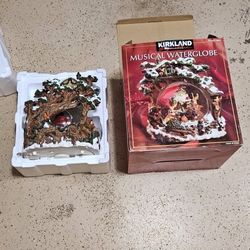 MUSICAL WATERGLOBE DECORATION