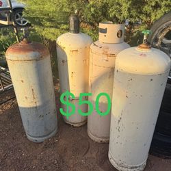 100 Lbs Propane Tanks 