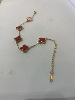 Elegant Red Clover Gold Bracelet ā Luxury Style Jewelry