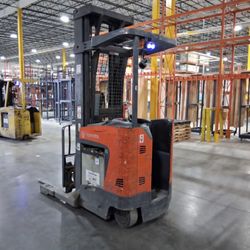 FOR SALE: 2013 Toyota 8BRU23 Order Picker – ULTRA-LOW HOURS