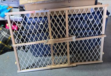 Evenflo Position & Lock Adjustable Wood Baby Gate