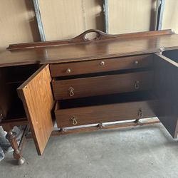 Antique Dinning/chest/credenza Oak   With Key For Inner Cabinets. 